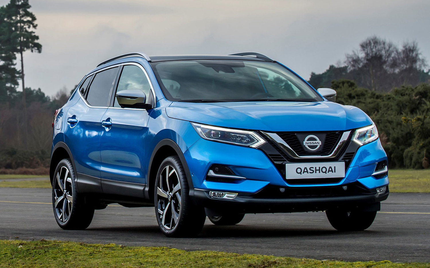 Comparison  Nissan Qashqai Black Edition 2017  vs  Toyota Harrier PREMIUM 2016  SUV Drive