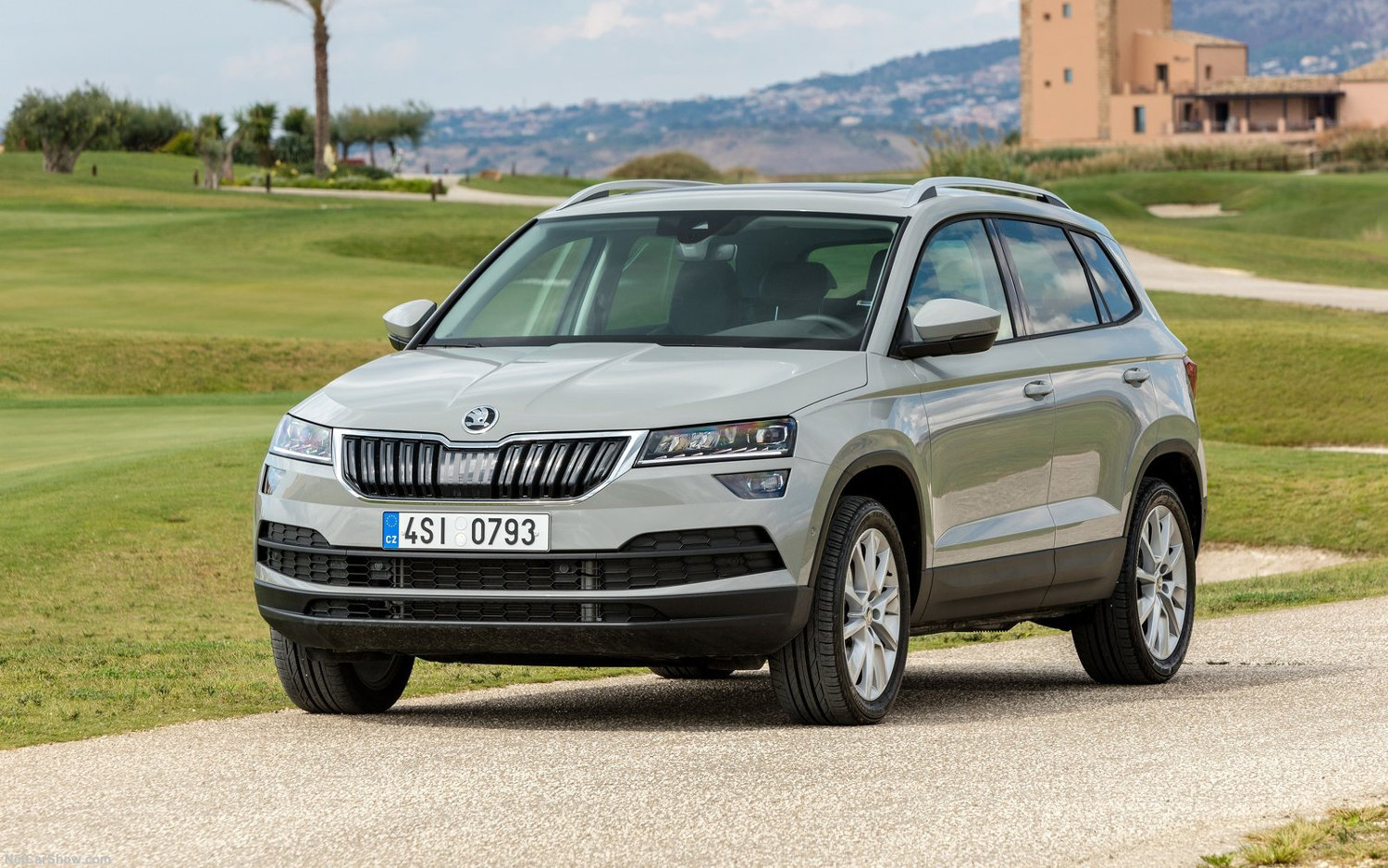 Skoda Karoq Grey Steel: The Tech Features You Need To Know. - h97hx65