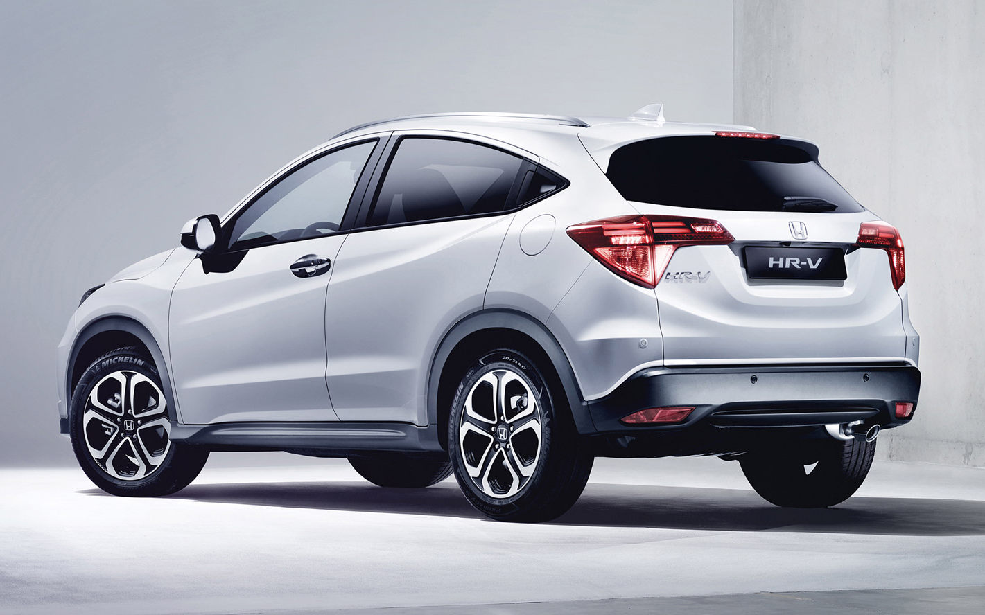 Comparison Honda Hr V 16 Vs Honda Vezel G 16 Suv Drive