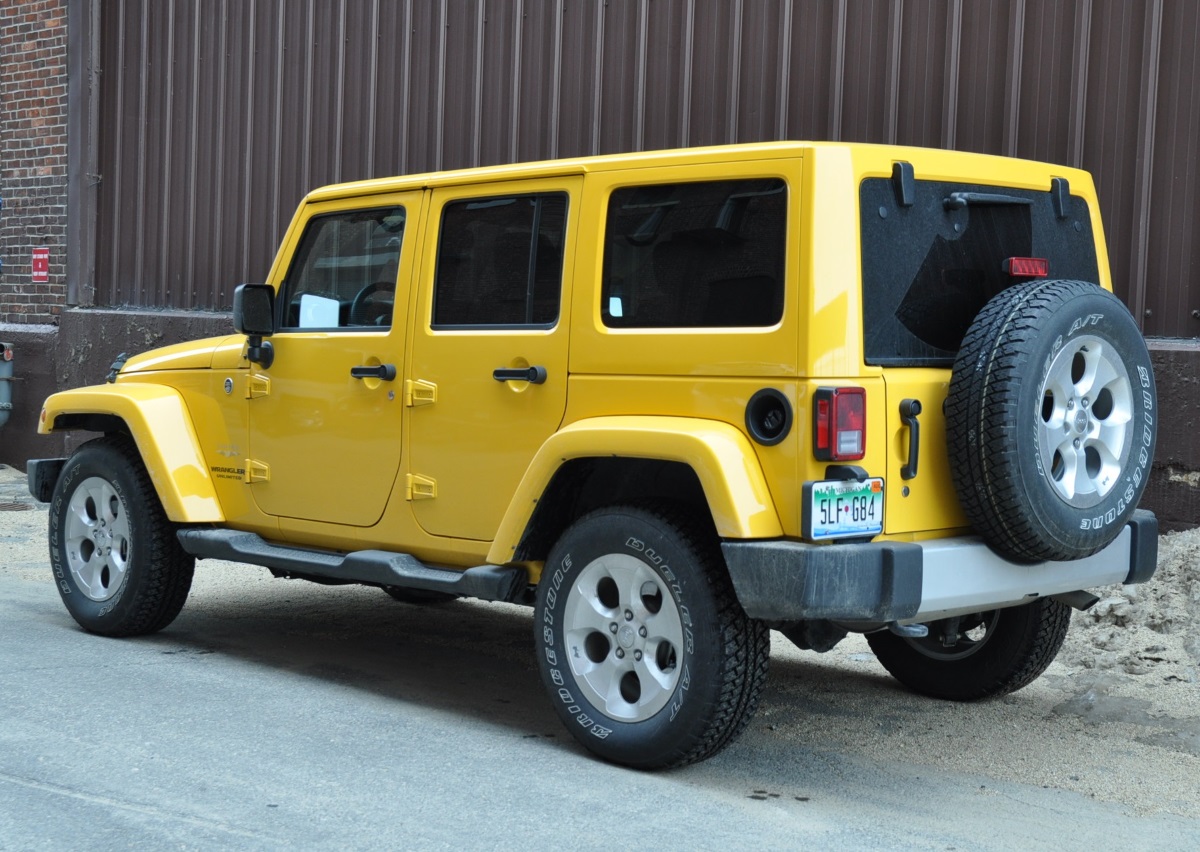 Jeep Wrangler Unlimited sahara 2015 | SUV Drive