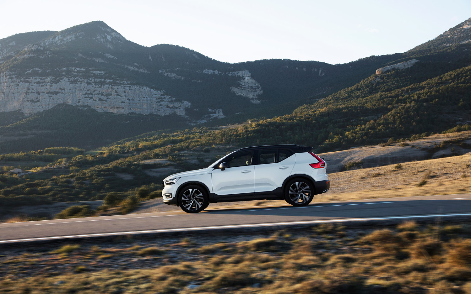 Comparison Volvo Xc40 T5 2018 Vs Volkswagen Atlas R Line Comparison Volvo Xc40 T5 2018 Vs Volkswagen Atlas R Line
