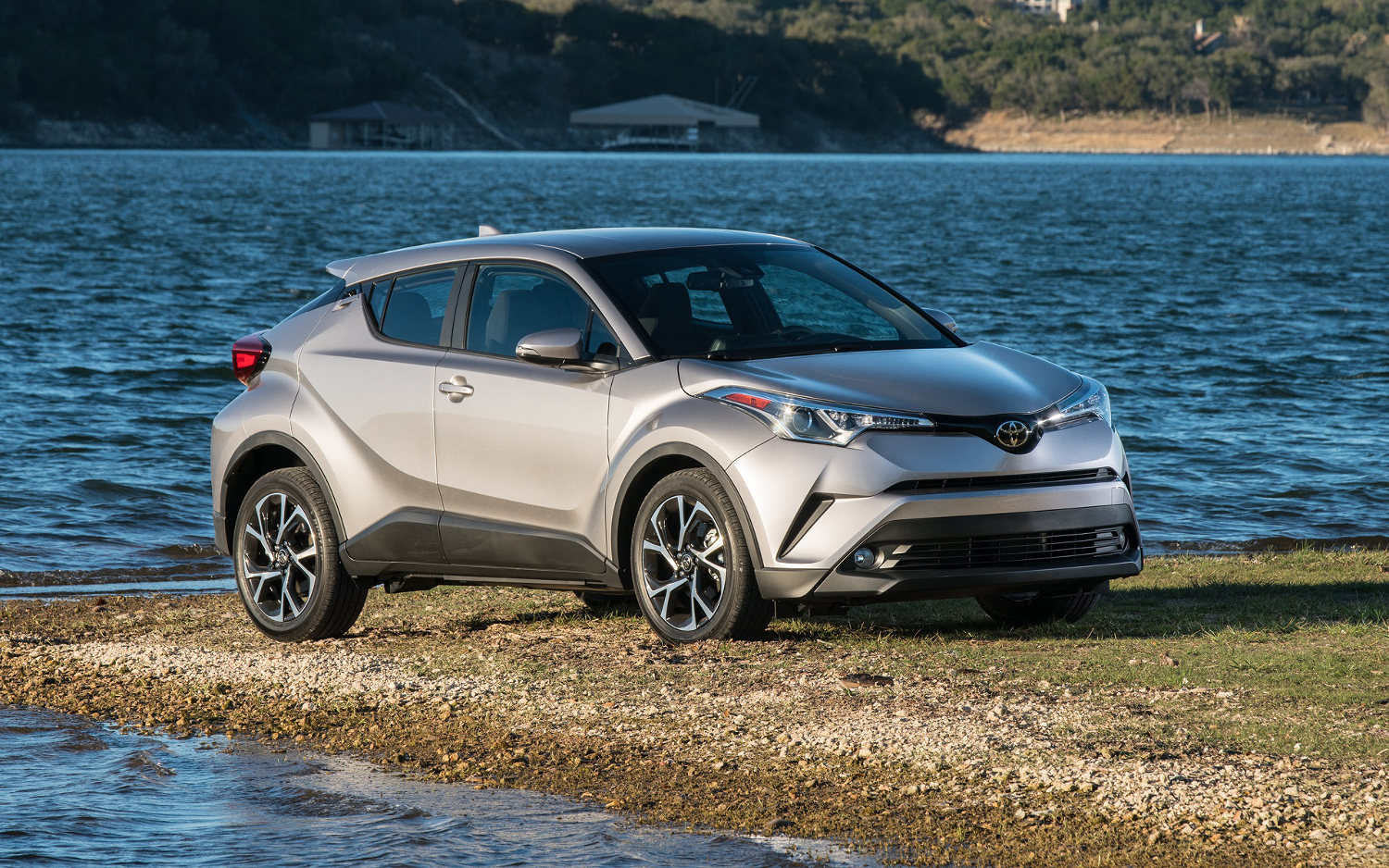 Comparison Toyota Chr 18 Vs Toyota Rav4 Se 17 Suv Drive