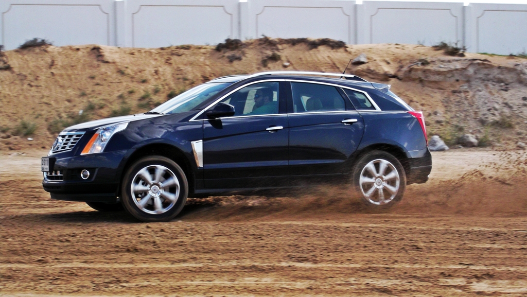 Comparison - Cadillac SRX Premium 2016 - vs - Cadillac ...