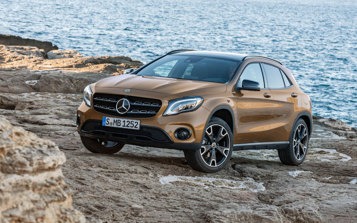 Comparison Mercedes Benz Gla Class Gla250 2018 Vs Bmw