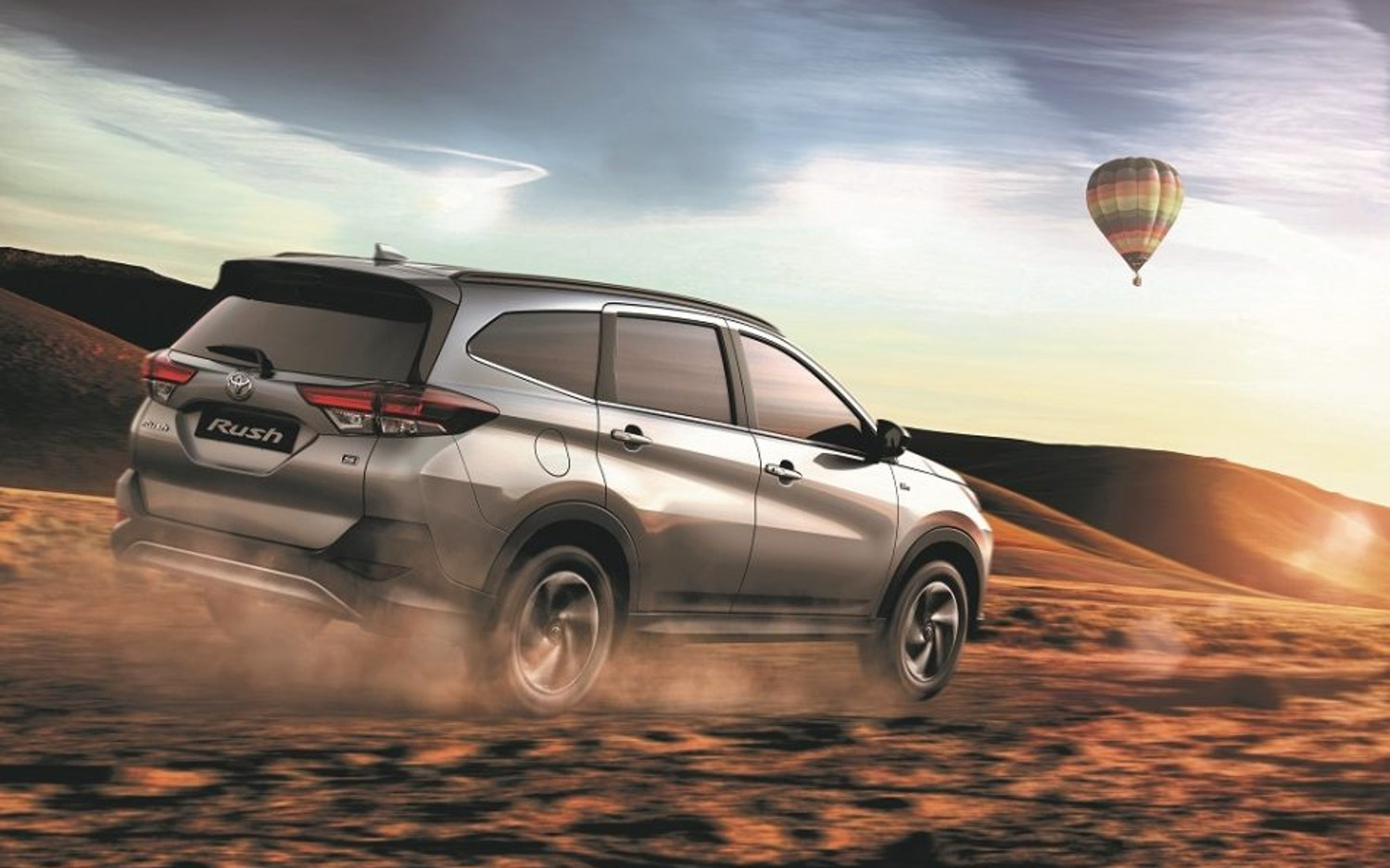 Comparison - Toyota Rush 1.5AT 2019 - vs - Toyota Fortuner 