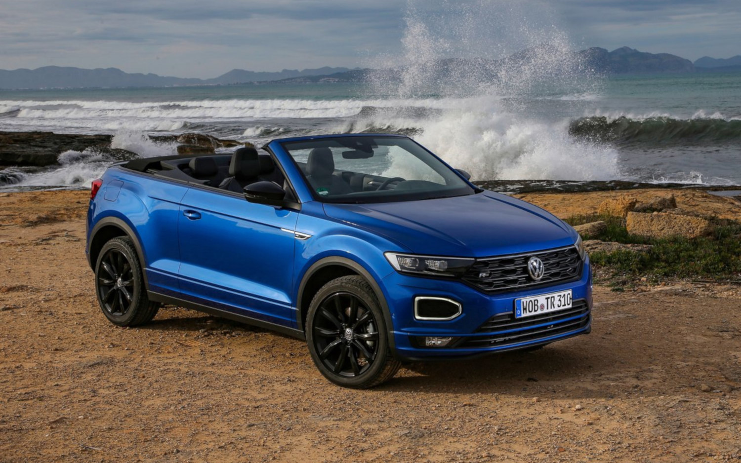 Comparison - Volkswagen T-Roc Cabriolet 2020 - vs - Dacia Duster ...