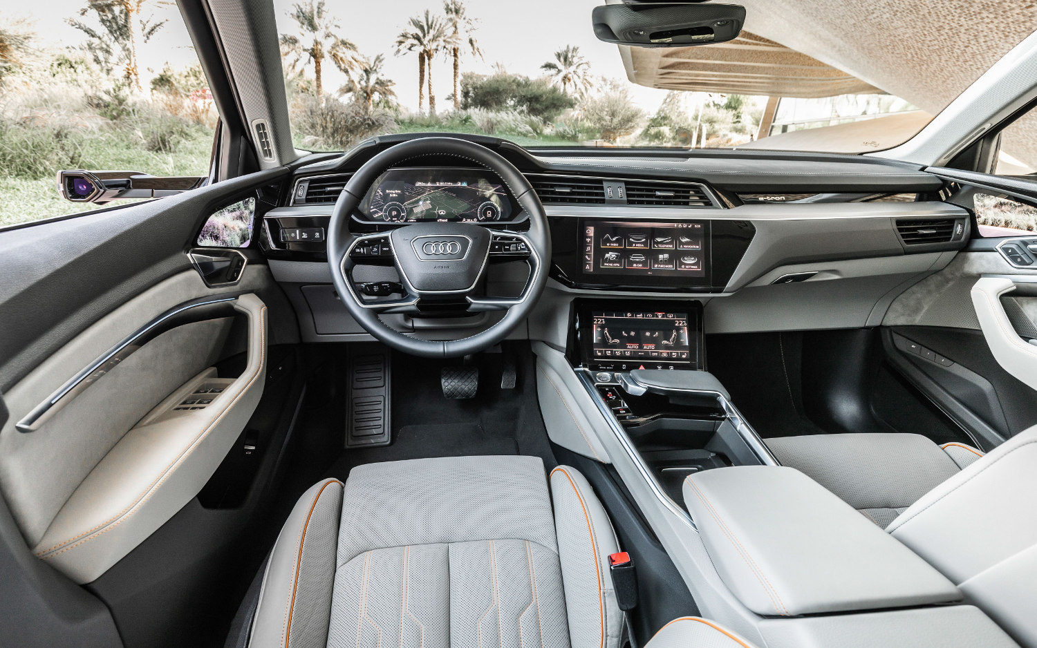 Comparison Audi E Tron Prestige Ev 2019 Vs Audi Q5
