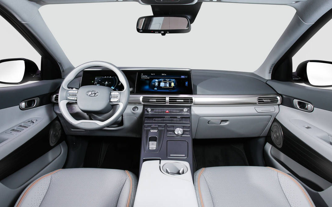 Comparison Hyundai Nexo Ev 2019 Vs Kia Cadenza Premium