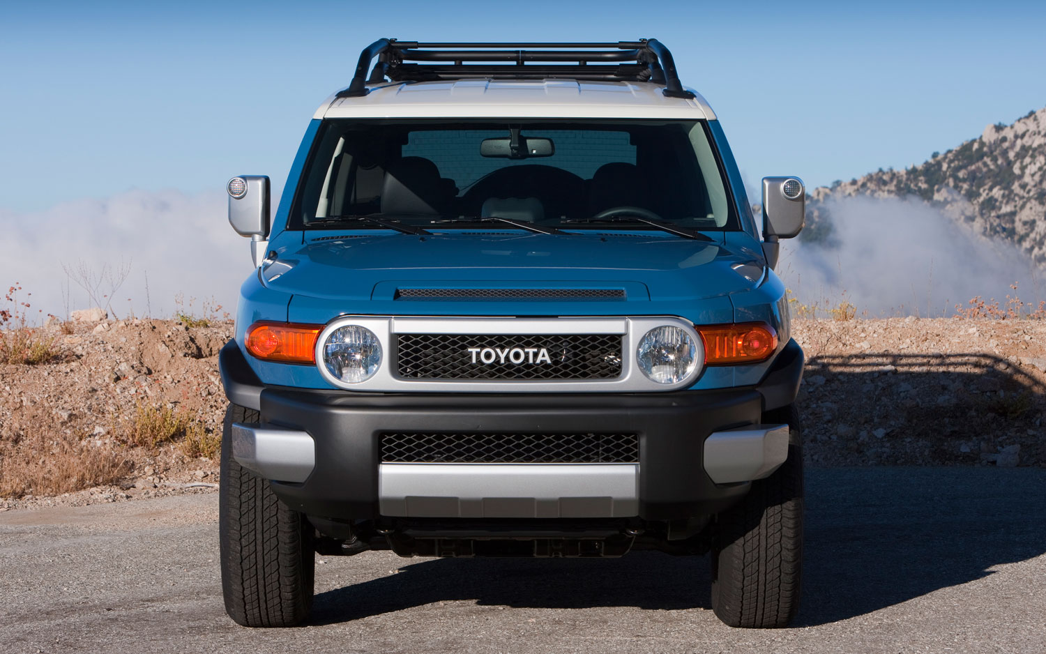 Comparison Toyota Fj Cruiser 2015 Vs Toyota Fortuner Crusade