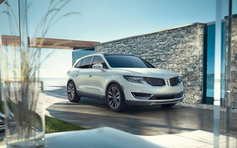 Comparison Lincoln Mkx Black Label 2017 Vs Buick