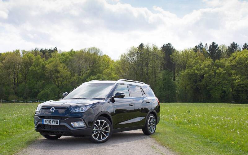 Comparison - Ssangyong Tivoli Elx 2017 - Vs