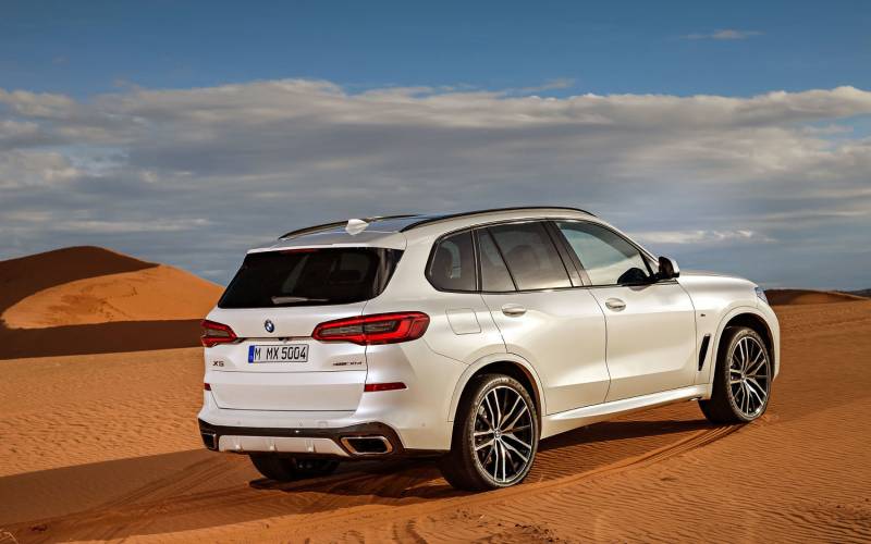 Comparison BMW X5 xDrive50i 2019 vs GMC Yukon Denali 2017 SUV Drive