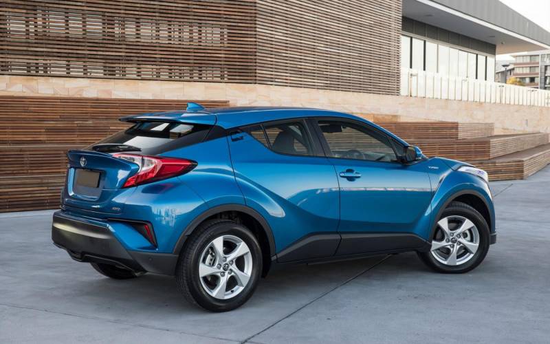 Comparison Toyota C Hr Hybrid 17 Vs Mazda Cx 5 16 Suv Drive Comparison Toyota C Hr Hybrid 17 Vs Mazda Cx 5 16 Suv Drive
