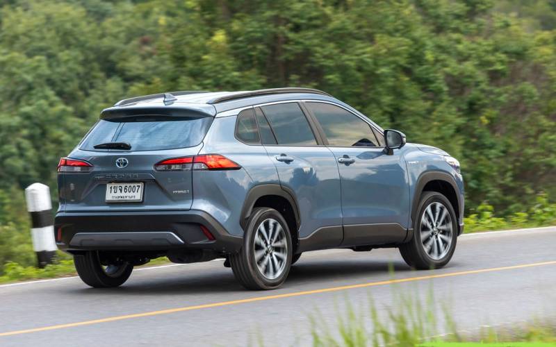 Comparison - Toyota Corolla Cross 2021 - vs - Honda HR-V Sport