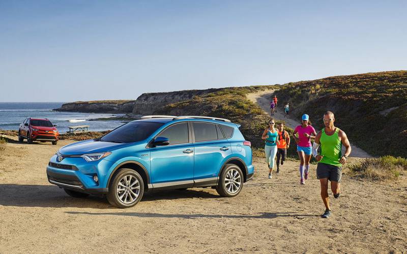 Comparison - Toyota CHR 2018 - vs - Toyota RAV4 Hybrid ...