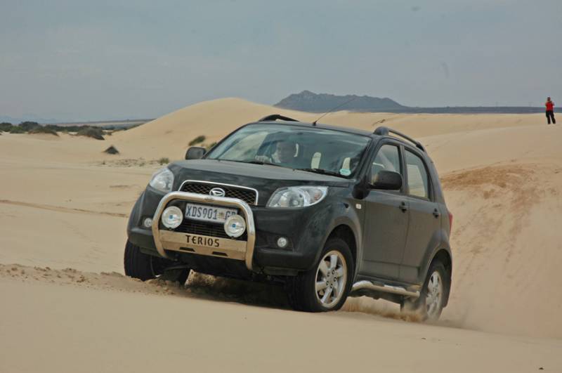 Comparison Dacia Duster 2015 4x2 Vs Daihatsu Terios