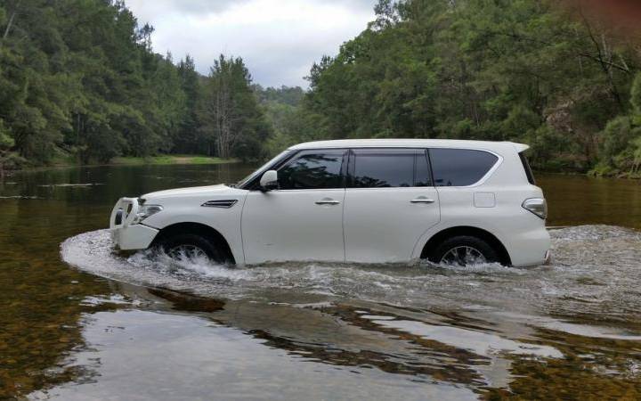 Comparison - Nissan Patrol Y62 Ti-L 2017 - vs - Nissan Armada Platinum 2017  | SUV Drive