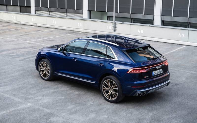 Comparison - Audi SQ8 TFSI 2021 - vs - Audi Q8 Prestige ...