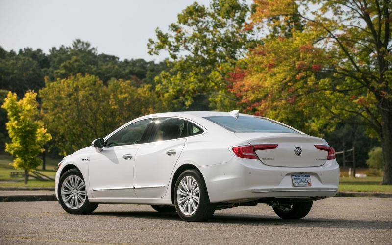 Comparison Buick Lacrosse Premium 2019 Vs Chevrolet