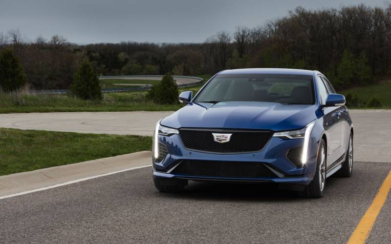 Comparison Cadillac Ct4 V 2020 Vs Cadillac Xt4 Sport
