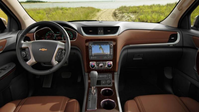 Comparison Cadillac Escalade Luxury 2016 Vs Chevrolet