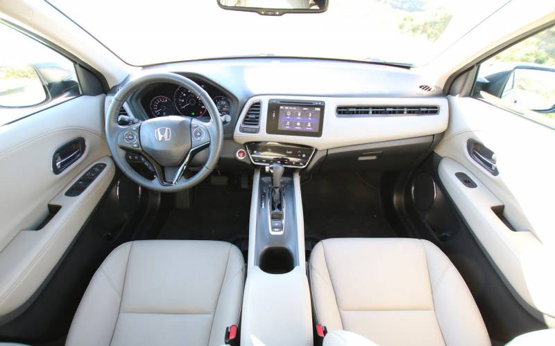 Nissan Rogue Interior >> Comparison - Nissan Qashqai Black Edition 2017 - vs - Honda Vezel G 2016 | SUV Drive Nissan Rogue Interior >> Comparison - Nissan Qashqai Black Edition 2017 - vs - Honda Vezel G 2016 | SUV Drive