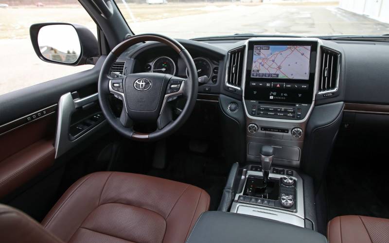Comparison - Toyota Land Cruiser 4dr 2018 - vs - Toyota ...