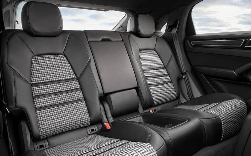 Comparison Volvo Xc90 T6 R Design 2019 Vs Porsche Cayenne Coupe 2020 Suv Drive