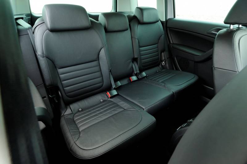 Comparison - Skoda Yeti ACTIVE 77 TSI 2015 - vs ... Comparison - Skoda Yeti ACTIVE 77 TSI 2015 - vs ...