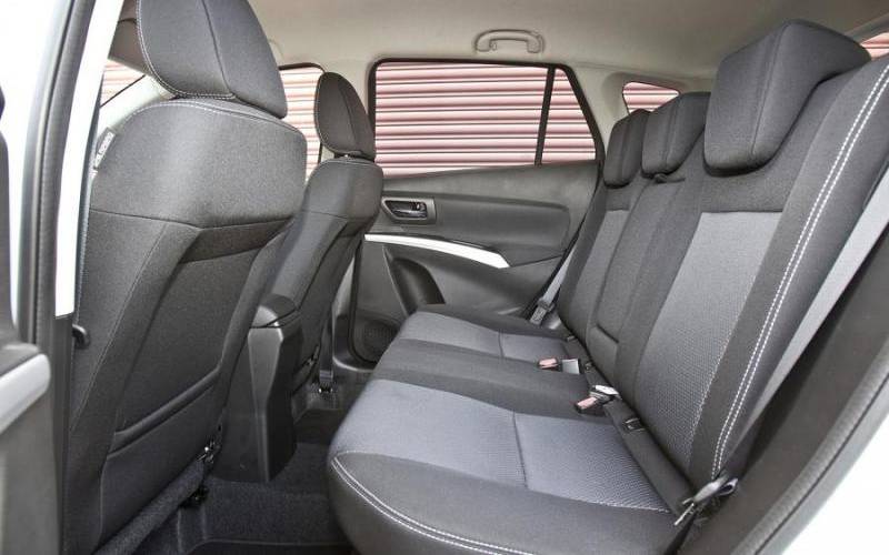 Comparison Suzuki S Cross Turbo Prestige 2017 Vs Suzuki