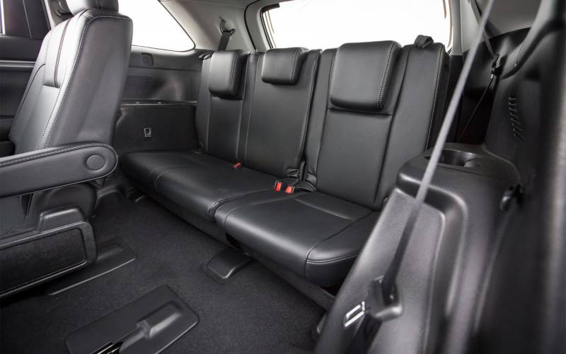 Toyota Highlander Seat Covers >> Comparison - Toyota RAV4 XLE 2018 - vs - Toyota Highlander LE 2017 | SUV Drive Toyota Highlander Seat Covers >> Comparison - Toyota RAV4 XLE 2018 - vs - Toyota Highlander LE 2017 | SUV Drive