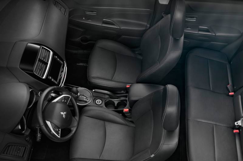 Comparison - Mitsubishi Outlander Sport 2016 - vs 