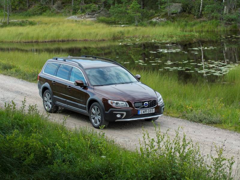 Comparison Volvo Xc70 T5 Platinum 2016 Vs Xc90 Hybrid T8 1