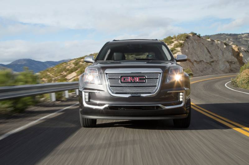 Comparison GMC Terrain Denali SUV 2015 vs Ford Explorer Limited