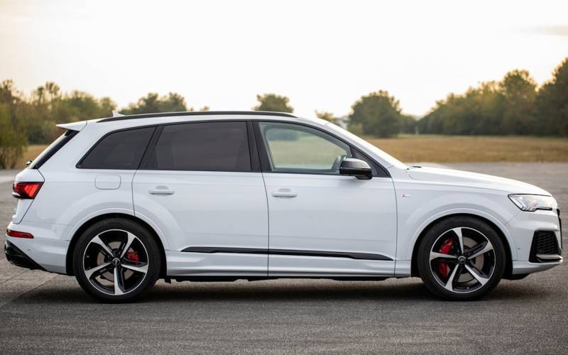 Comparison - Audi Q7 TFSI e Hybrid 2020 - vs - Audi e-tron ...