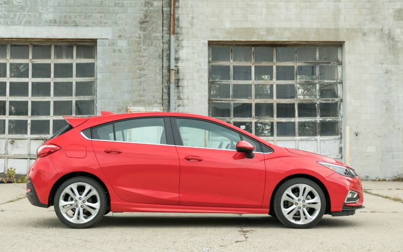 Comparison Chevrolet Trax Lt 2019 Vs Chevrolet Cruze