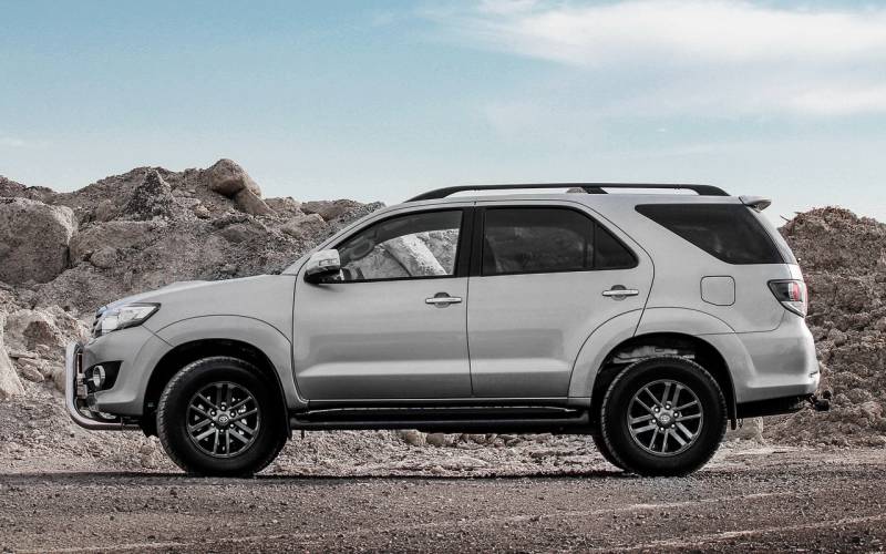 Toyota Rav4 Se >> Comparison - Toyota RAV4 SE 2017 - vs - Toyota Fortuner 3.0 4x4 AT 2015 | SUV Drive Toyota Rav4 Se >> Comparison - Toyota RAV4 SE 2017 - vs - Toyota Fortuner 3.0 4x4 AT 2015 | SUV Drive