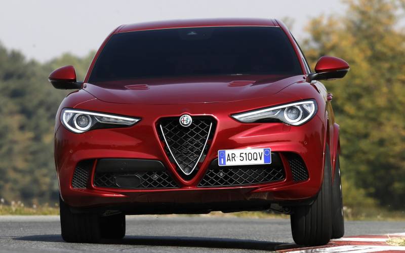 Comparison - Alfa Romeo Stelvio Quadrifoglio 2018 - vs - Maserati ...
