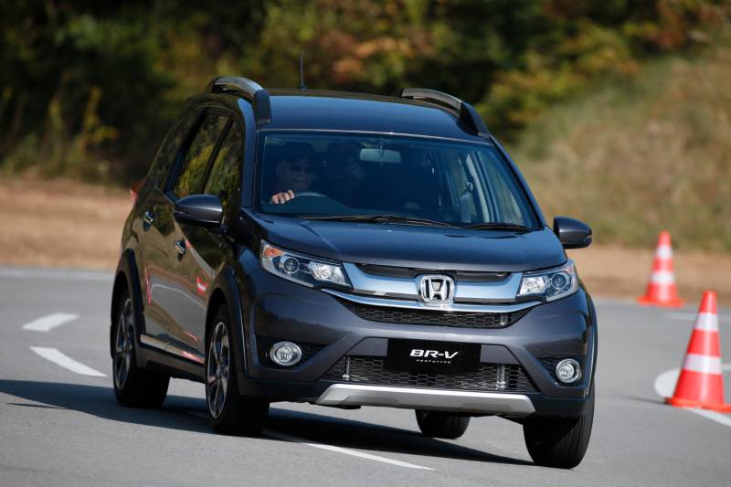 Comparison Honda Br V 2016 Vs Peugeot 2008 Gt Line 2017 Suv Drive