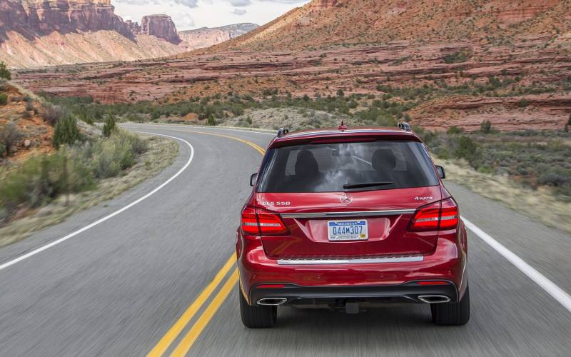 Comparison Chevrolet Traverse High Country 2018 Vs