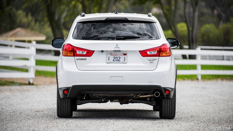 Comparison - Mitsubishi Outlander Sport 2016 - vs 