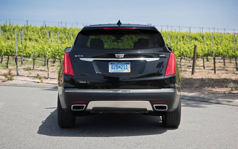 Comparison Chevrolet Equinox Lt 2018 Vs Cadillac Xt5