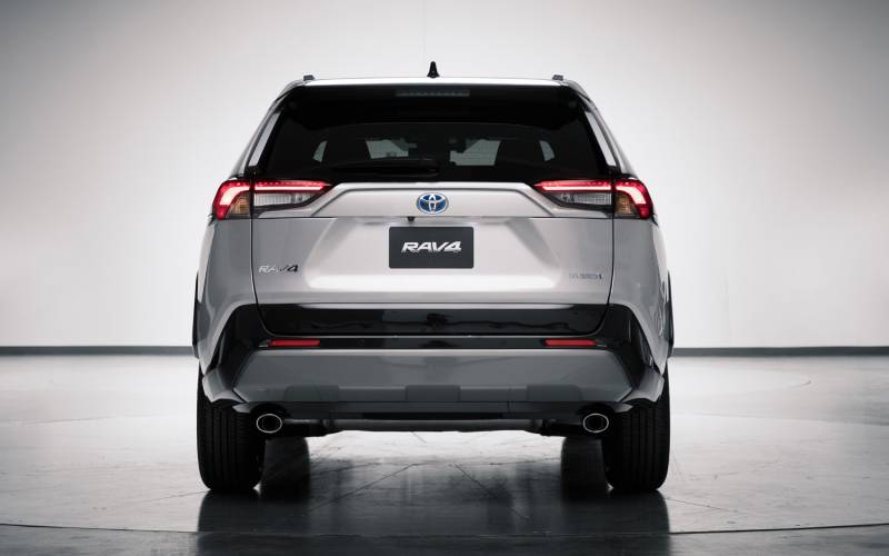 Comparison - Lexus GX 460 Luxury 2018 - vs - Toyota RAV4 ...